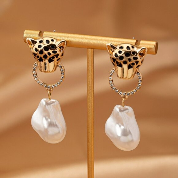 NEW! ELEGANT Leopard HEAD STUD PEARL DROP EARRING - Picture 4 of 7